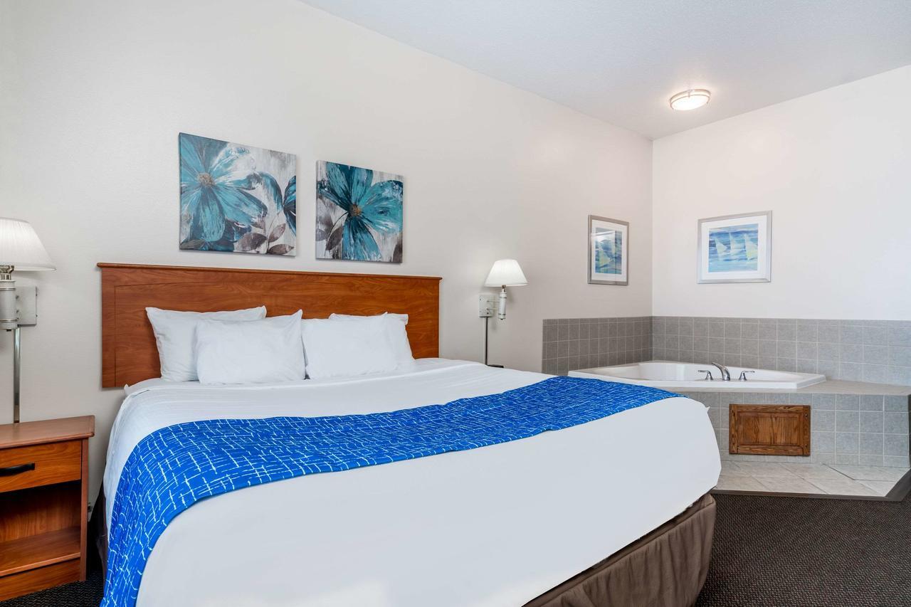 Travelodge & Suites By Wyndham Fargo/Moorhead מראה חיצוני תמונה
