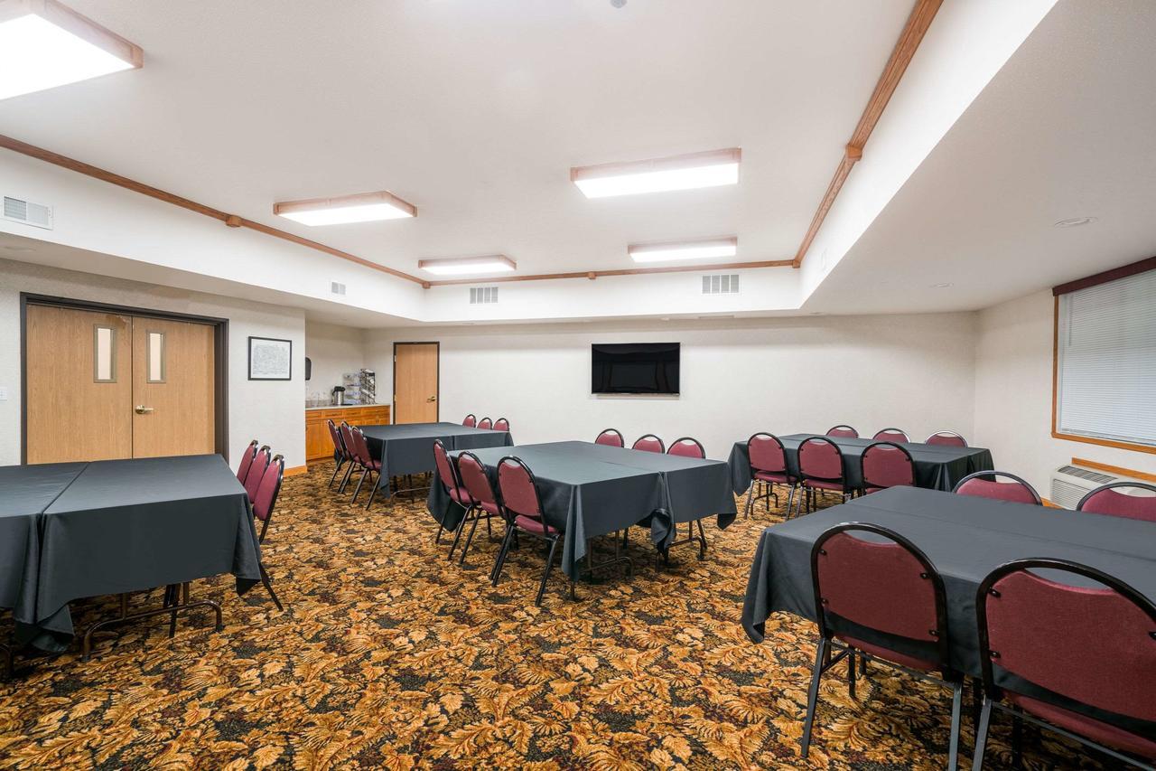 Travelodge & Suites By Wyndham Fargo/Moorhead מראה חיצוני תמונה