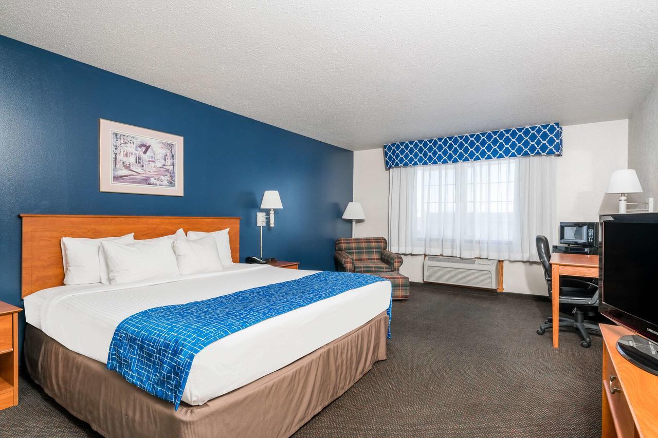 Travelodge & Suites By Wyndham Fargo/Moorhead מראה חיצוני תמונה